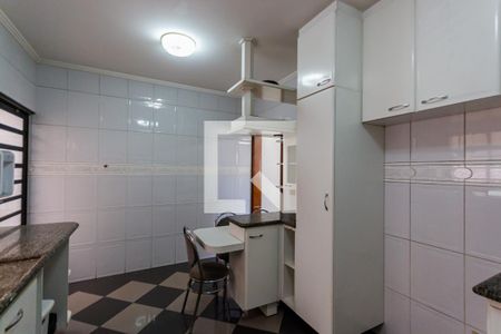 Casa para alugar com 264m², 4 quartos e 4 vagas Casa para alugar com 264m², 4 quartos e 4 vagasCozinha