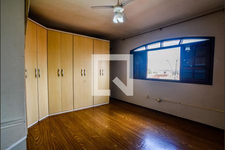 Casa à venda com 209m², 3 quartos e 2 vagasQuarto 1