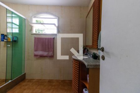 Casa à venda com 710m², 4 quartos e 4 vagas Casa à venda com 710m², 4 quartos e 4 vagasBanheiro