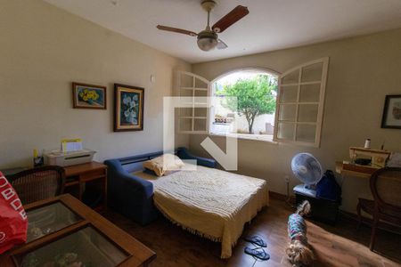 Casa à venda com 710m², 4 quartos e 4 vagas Casa à venda com 710m², 4 quartos e 4 vagasQuarto