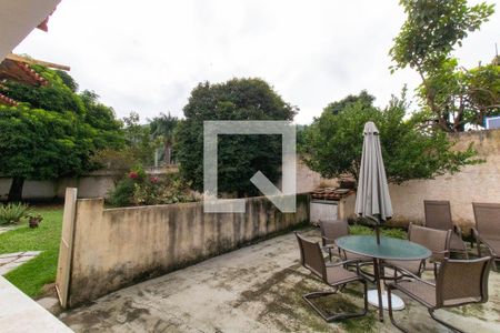 Casa à venda com 710m², 4 quartos e 4 vagas Casa à venda com 710m², 4 quartos e 4 vagasÁrea de Serviço vista