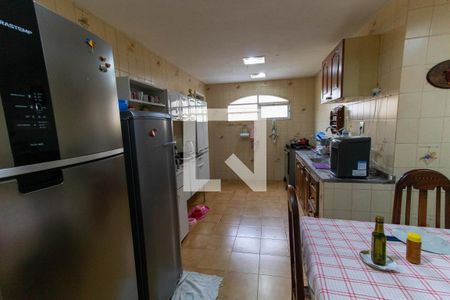 Casa à venda com 710m², 4 quartos e 4 vagas Casa à venda com 710m², 4 quartos e 4 vagasCozinha