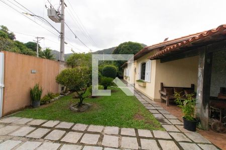 Casa à venda com 710m², 4 quartos e 4 vagas Casa à venda com 710m², 4 quartos e 4 vagasQuintal