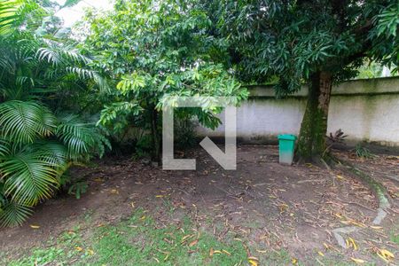 Casa à venda com 710m², 4 quartos e 4 vagas Casa à venda com 710m², 4 quartos e 4 vagasQuintal