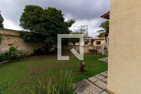 Casa à venda com 710m², 4 quartos e 4 vagas Casa à venda com 710m², 4 quartos e 4 vagasQuintal