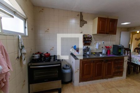 Casa à venda com 710m², 4 quartos e 4 vagas Casa à venda com 710m², 4 quartos e 4 vagasCozinha