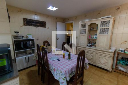 Casa à venda com 710m², 4 quartos e 4 vagas Casa à venda com 710m², 4 quartos e 4 vagasCozinha