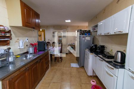 Casa à venda com 710m², 4 quartos e 4 vagas Casa à venda com 710m², 4 quartos e 4 vagasCozinha