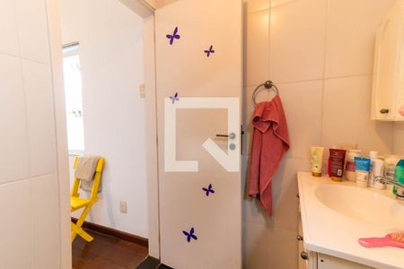 Casa de condomínio à venda com 354m², 5 quartos e 2 vagasBanheiro da Suíte 4 Andar Superior