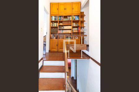 Casa de condomínio à venda com 354m², 5 quartos e 2 vagasEstante Corredor piso Andar Superior