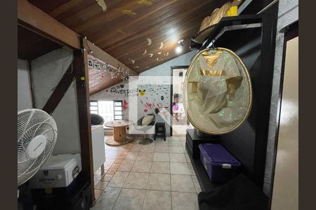 Casa à venda com 170m², 5 quartos e 3 vagas Casa à venda com 170m², 5 quartos e 3 vagasQuarto 5