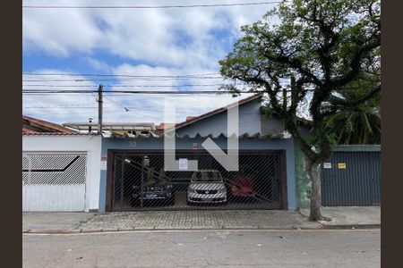 Casa à venda com 170m², 5 quartos e 3 vagas Casa à venda com 170m², 5 quartos e 3 vagasFachada