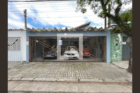 Casa à venda com 170m², 5 quartos e 3 vagas Casa à venda com 170m², 5 quartos e 3 vagasFachada