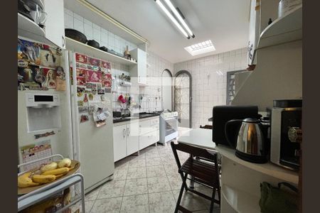 Casa à venda com 170m², 5 quartos e 3 vagas Casa à venda com 170m², 5 quartos e 3 vagasCozinha