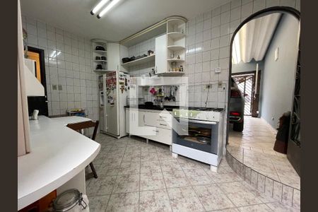 Casa à venda com 170m², 5 quartos e 3 vagas Casa à venda com 170m², 5 quartos e 3 vagasCozinha