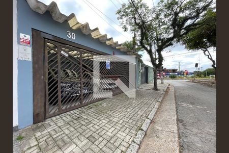 Casa à venda com 170m², 5 quartos e 3 vagas Casa à venda com 170m², 5 quartos e 3 vagasFachada