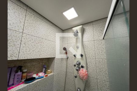 Casa à venda com 170m², 5 quartos e 3 vagas Casa à venda com 170m², 5 quartos e 3 vagasBanheiro Suíte 1