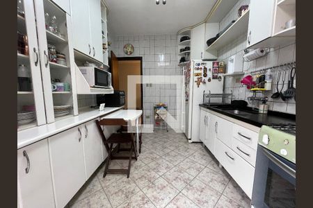 Casa à venda com 170m², 5 quartos e 3 vagas Casa à venda com 170m², 5 quartos e 3 vagasCozinha