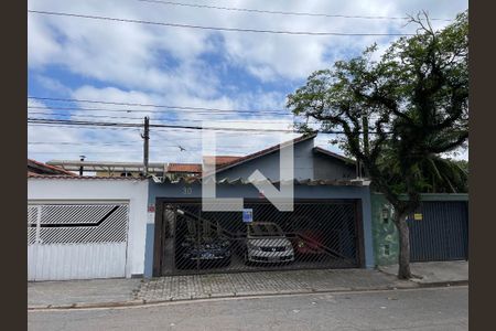 Casa à venda com 170m², 5 quartos e 3 vagas Casa à venda com 170m², 5 quartos e 3 vagasFachada