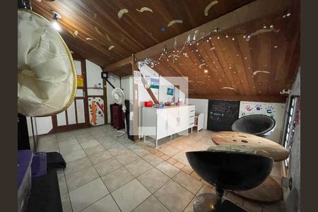 Casa à venda com 170m², 5 quartos e 3 vagas Casa à venda com 170m², 5 quartos e 3 vagasQuarto 5