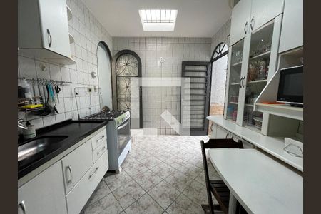 Casa à venda com 170m², 5 quartos e 3 vagas Casa à venda com 170m², 5 quartos e 3 vagasCozinha