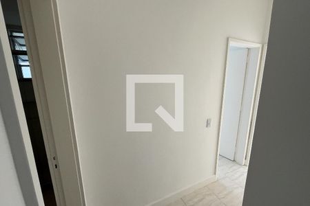 Corredor de apartamento para alugar com 3 quartos, 70m² em Portuguesa, Rio de Janeiro