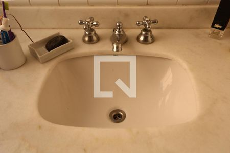 Casa de condomínio à venda com 330m², 3 quartos e 3 vagasBanheiro da Suíte 1