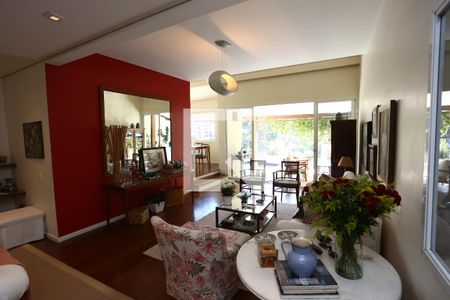 sala de casa de condomínio à venda com 3 quartos, 330m² em Jardim Vitoria Regia, São Paulo