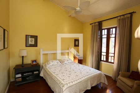 Casa de condomínio à venda com 330m², 3 quartos e 3 vagassuíte 3