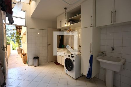 Casa de condomínio à venda com 330m², 3 quartos e 3 vagasÁrea de Serviço