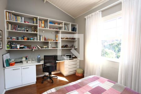 Casa de condomínio à venda com 330m², 3 quartos e 3 vagassuíte 1