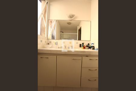 Casa de condomínio à venda com 330m², 3 quartos e 3 vagasBanheiro da Suíte 1