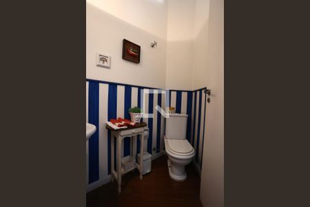 Lavabo de casa de condomínio à venda com 3 quartos, 330m² em Jardim Vitoria Regia, São Paulo