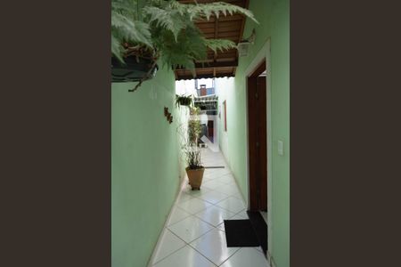 Casa à venda com 190m², 3 quartos e 4 vagas Casa à venda com 190m², 3 quartos e 4 vagasCorredor