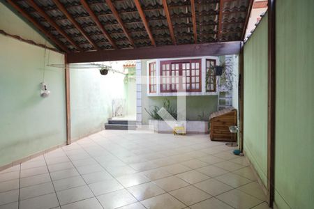 Casa à venda com 190m², 3 quartos e 4 vagas Casa à venda com 190m², 3 quartos e 4 vagasGaragem