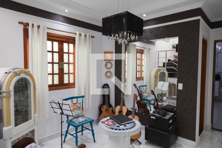 Casa à venda com 190m², 3 quartos e 4 vagas Casa à venda com 190m², 3 quartos e 4 vagasSala