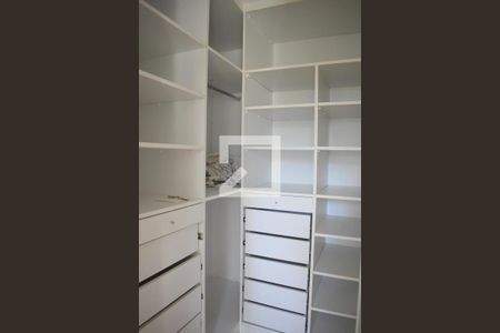 Closet Quarto 1 de apartamento para alugar com 2 quartos, 53m² em Pilarzinho, Curitiba