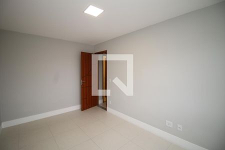 Quarto 1 de casa para alugar com 2 quartos, 100m² em Irajá, Rio de Janeiro