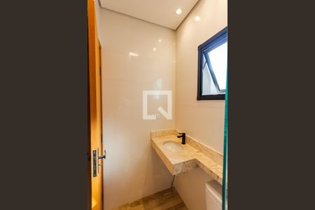 Casa à venda com 131m², 3 quartos e 2 vagas Casa à venda com 131m², 3 quartos e 2 vagasBanheiro Social