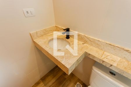Casa à venda com 131m², 3 quartos e 2 vagas Casa à venda com 131m², 3 quartos e 2 vagasBanheiro Social