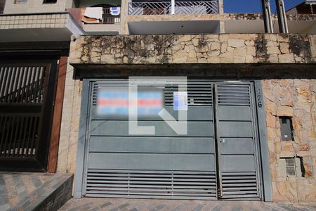 Casa para alugar com 216m², 4 quartos e 4 vagasFachada