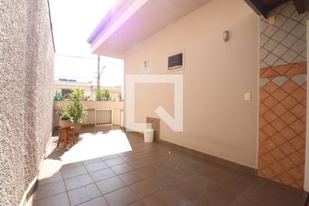 Casa à venda com 206m², 3 quartos e 4 vagasQuintal