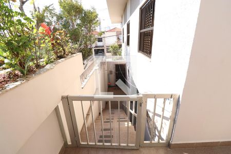 Casa à venda com 206m², 3 quartos e 4 vagasEscada