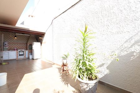 Casa à venda com 206m², 3 quartos e 4 vagasQuintal