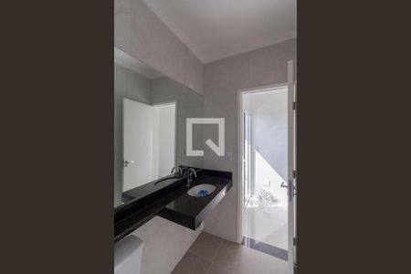 Casa à venda com 430m², 3 quartos e 4 vagasBanheiro Suíte 2