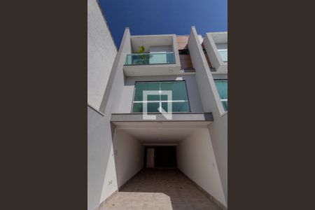 Casa à venda com 430m², 3 quartos e 4 vagasFachada Interna