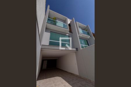 Casa à venda com 430m², 3 quartos e 4 vagasFachada Interna