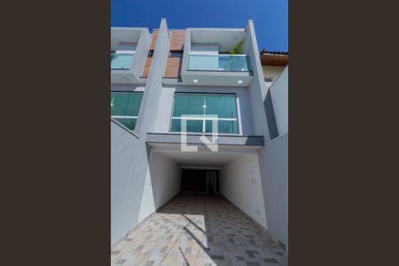 Casa à venda com 430m², 3 quartos e 4 vagas Casa à venda com 430m², 3 quartos e 4 vagasFachada Interna