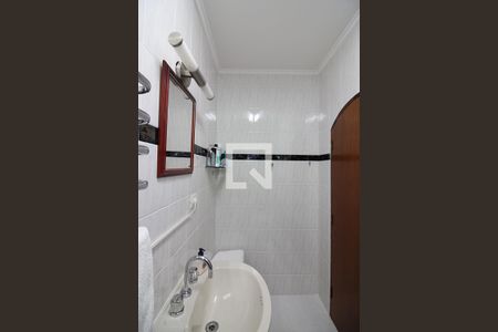 Casa para alugar com 210m², 3 quartos e 2 vagasBanheiro Social