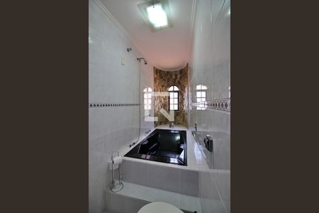 Casa para alugar com 210m², 3 quartos e 2 vagasQuarto 1 - Suíte Banheiro 